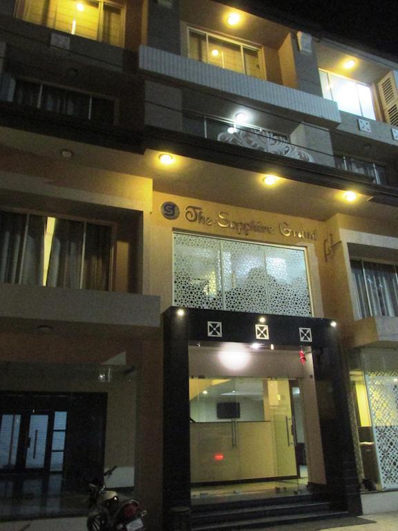 Hotel The Sapphire Grand Varanasi Esterno foto