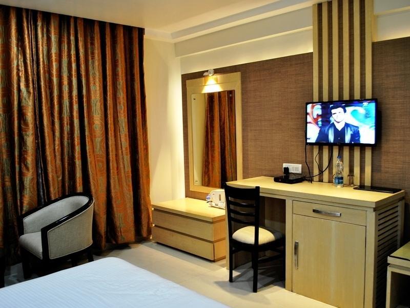 Hotel The Sapphire Grand Varanasi Esterno foto