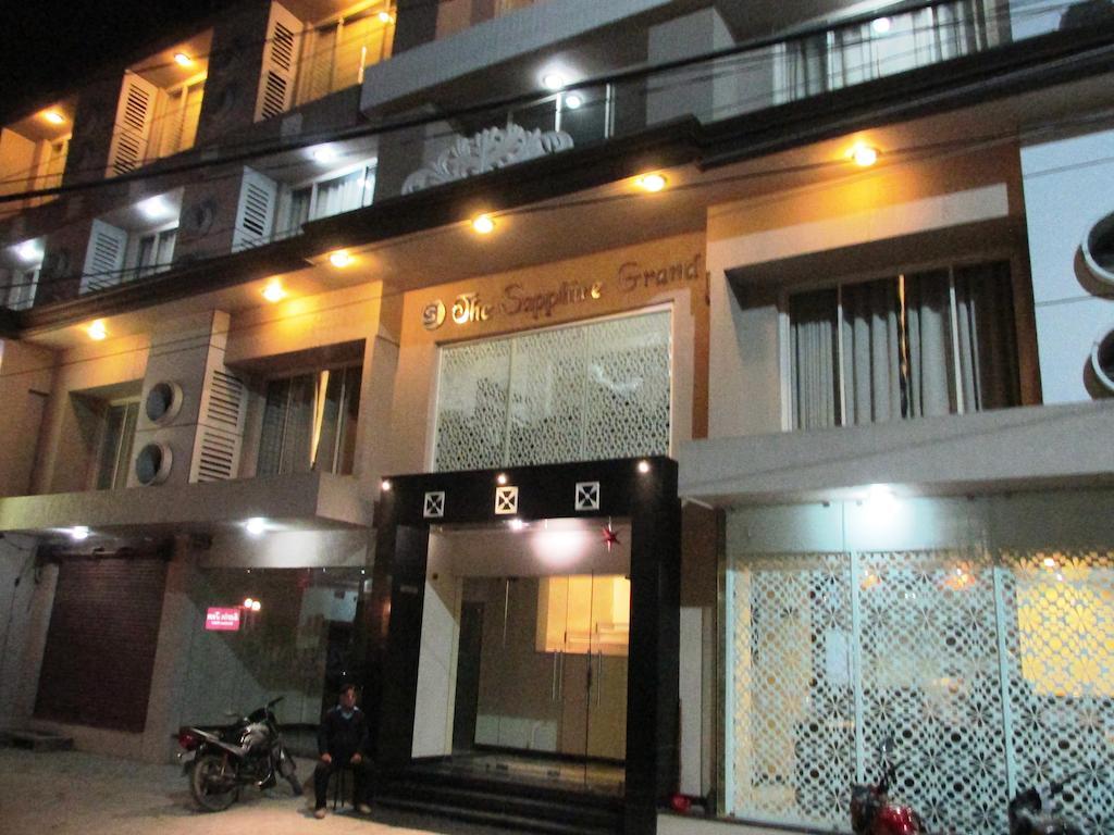 Hotel The Sapphire Grand Varanasi Esterno foto