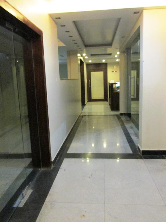 Hotel The Sapphire Grand Varanasi Esterno foto