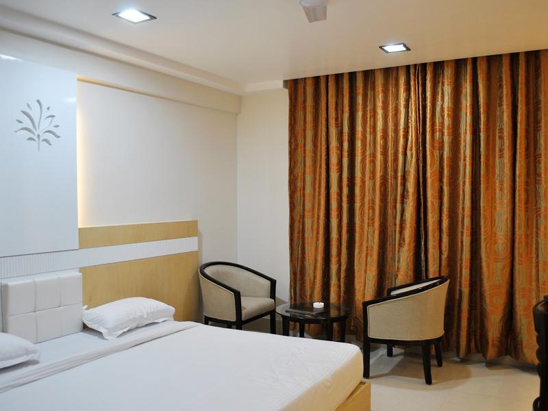 Hotel The Sapphire Grand Varanasi Esterno foto