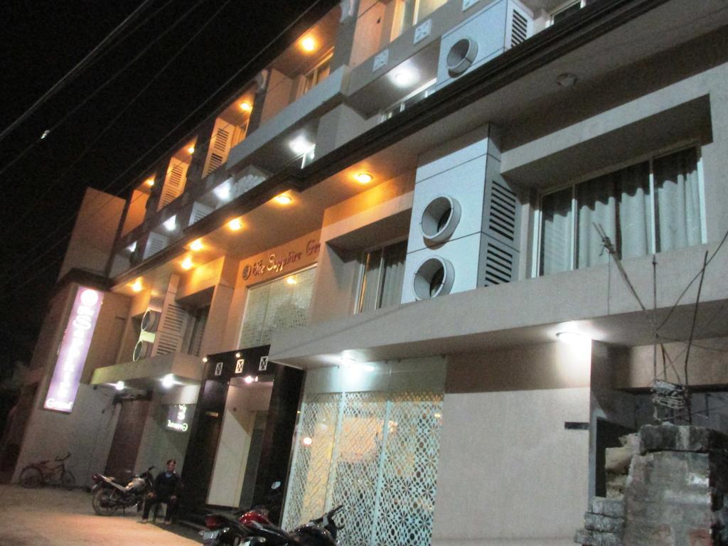 Hotel The Sapphire Grand Varanasi Esterno foto