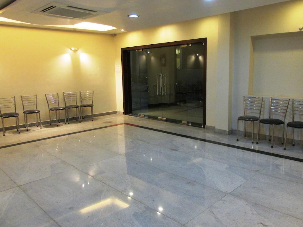 Hotel The Sapphire Grand Varanasi Esterno foto