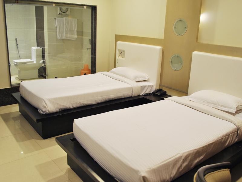 Hotel The Sapphire Grand Varanasi Esterno foto