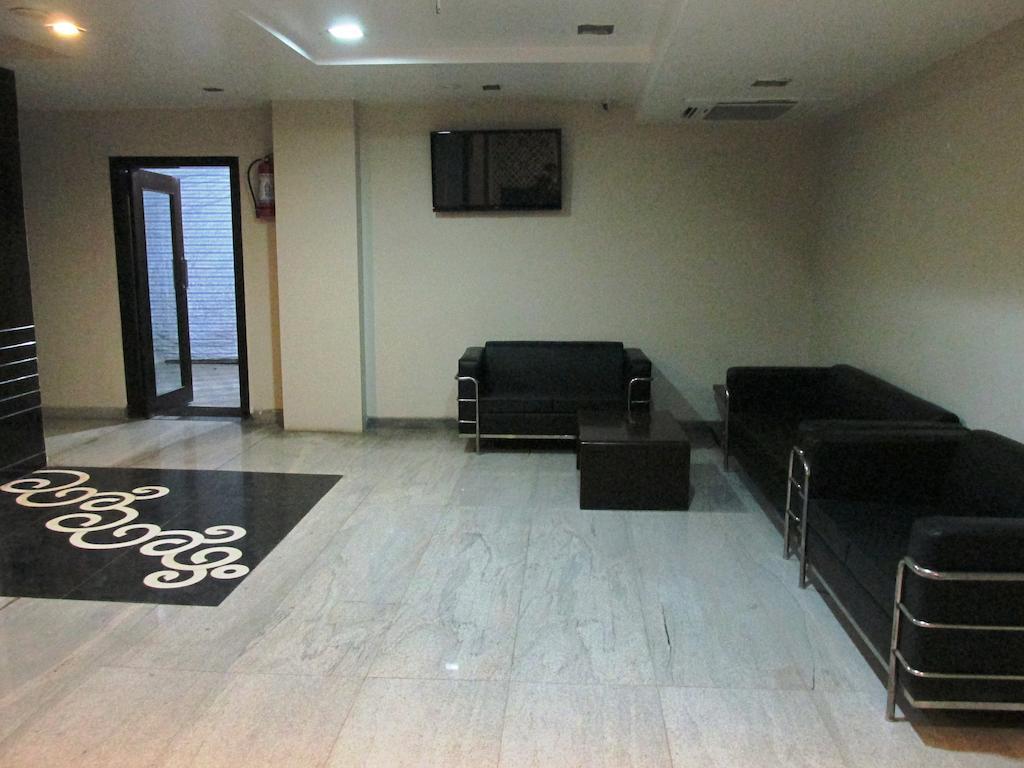 Hotel The Sapphire Grand Varanasi Esterno foto