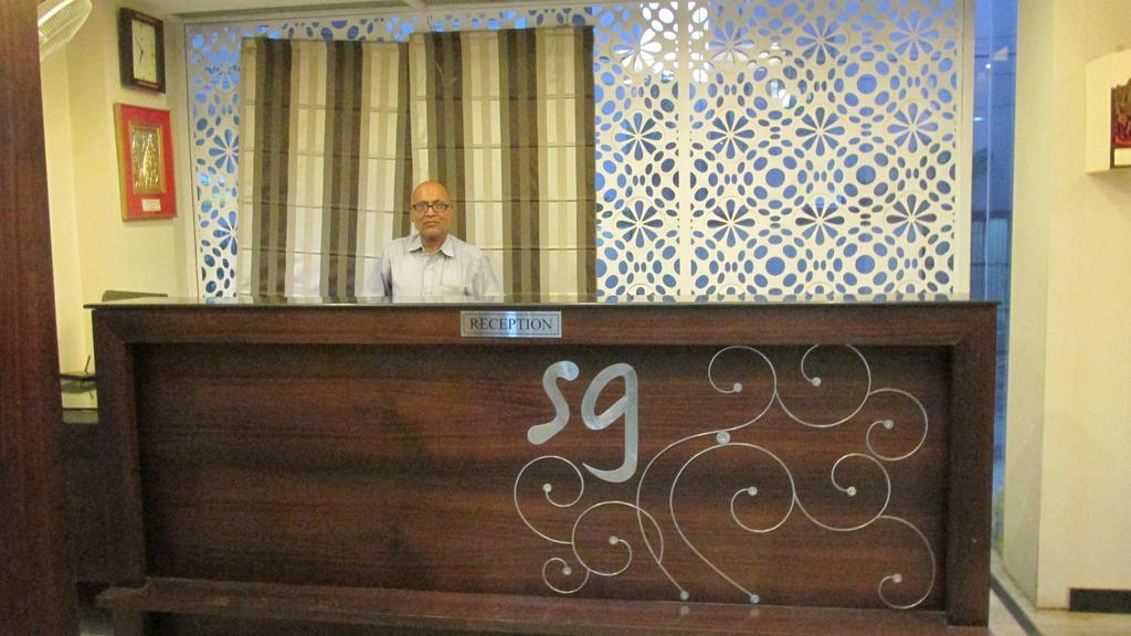 Hotel The Sapphire Grand Varanasi Esterno foto