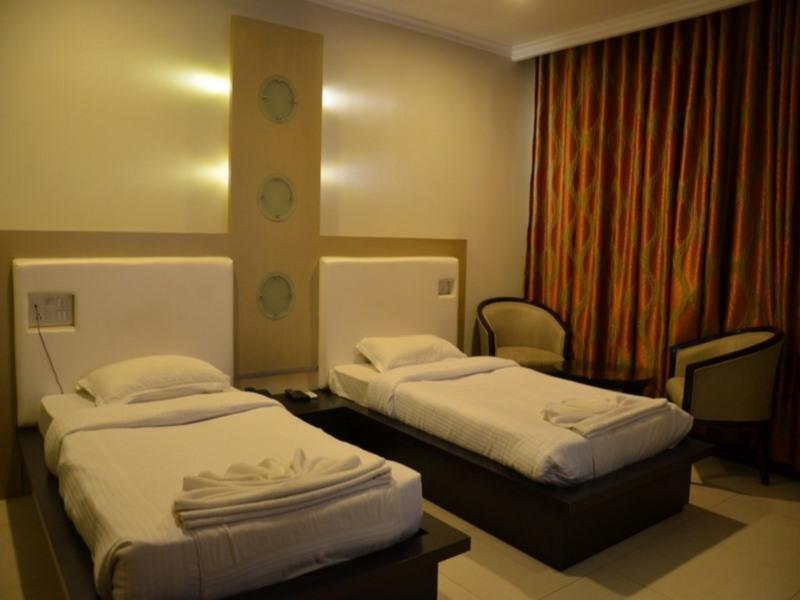 Hotel The Sapphire Grand Varanasi Esterno foto